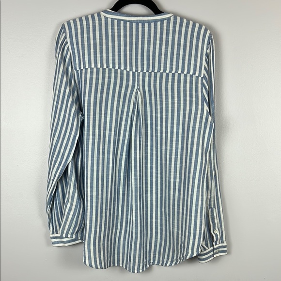 Lucky Brand Flawed Modal Blend Blue and White Half Button Up Blouse Size M - Picture 12 of 12
